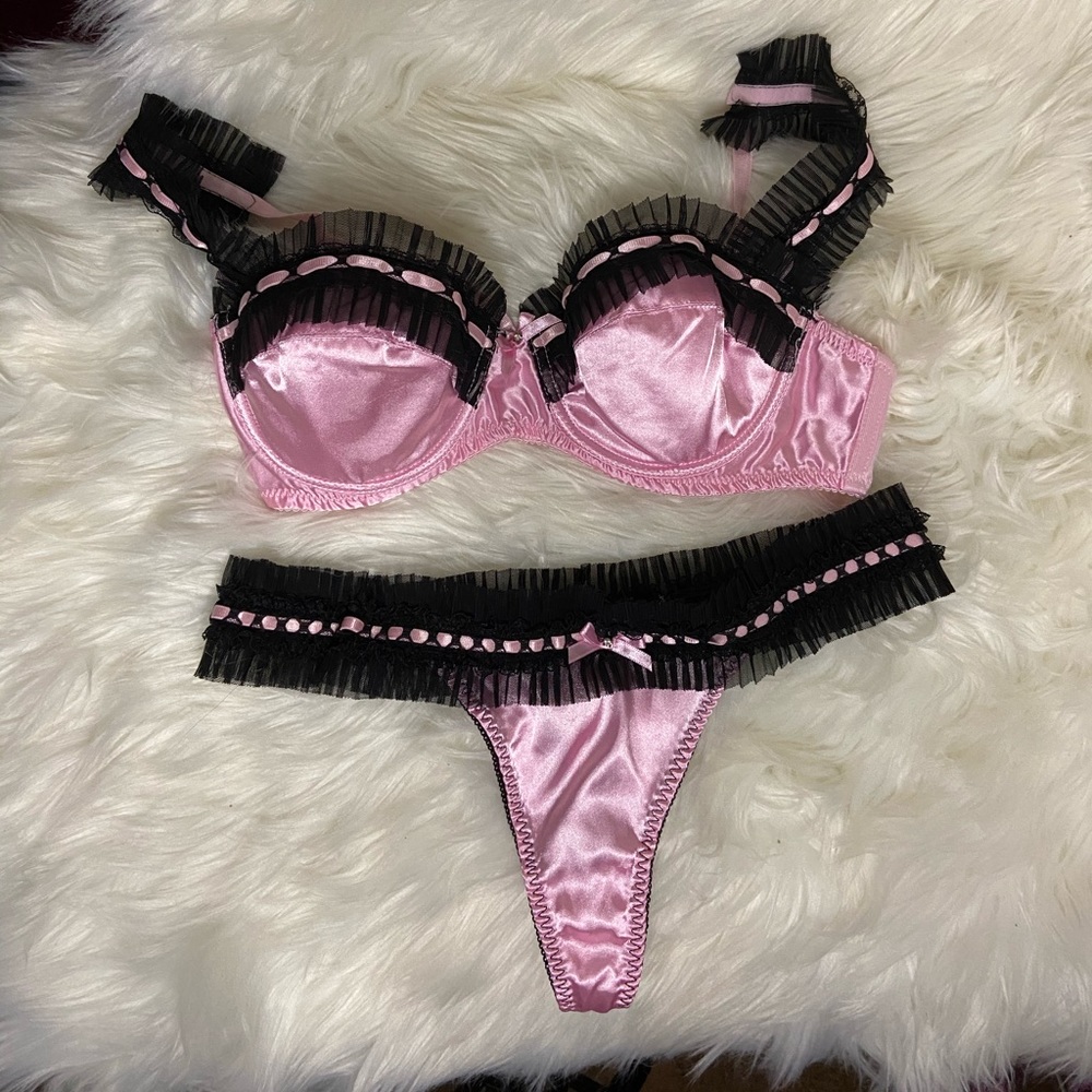 LEG AVENUE PINK RUFFLE BRA SET LINGERIE 34B